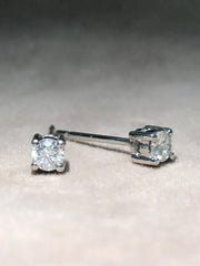 18ct White Gold Diamond Earrings TDW 0.20t