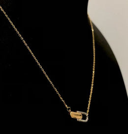 18ct Gold Ladies Necklace CodeA02T06